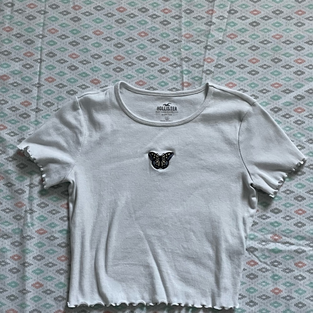 Cropped White Hollister Tee!